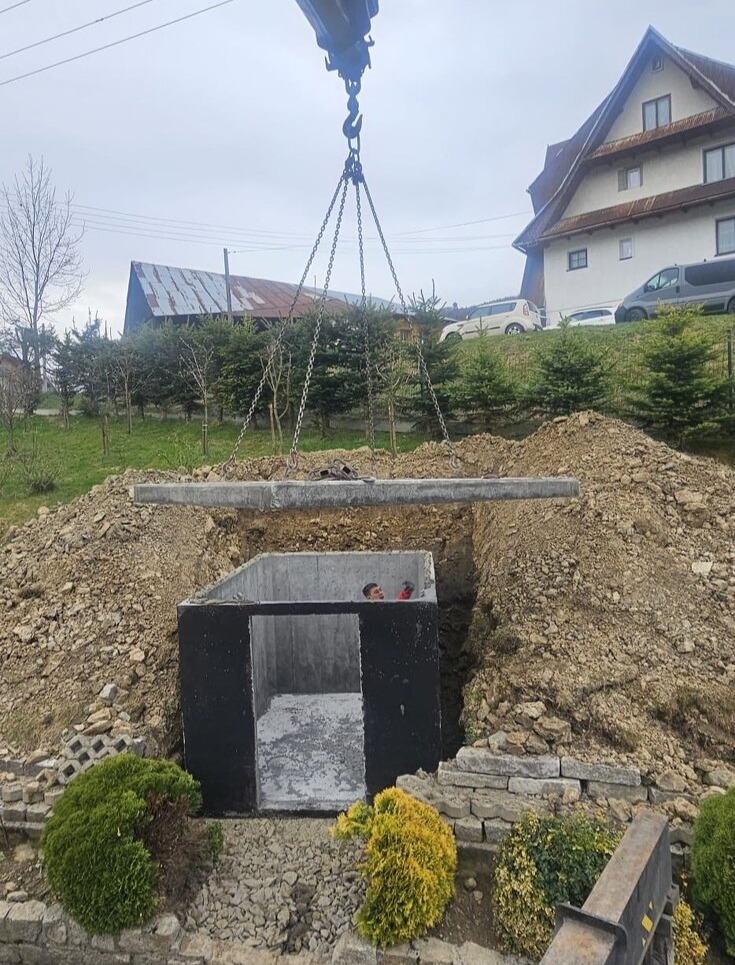 Osadenie betónovej pivnice s bočným vstupom v Dubnici nad Váhom